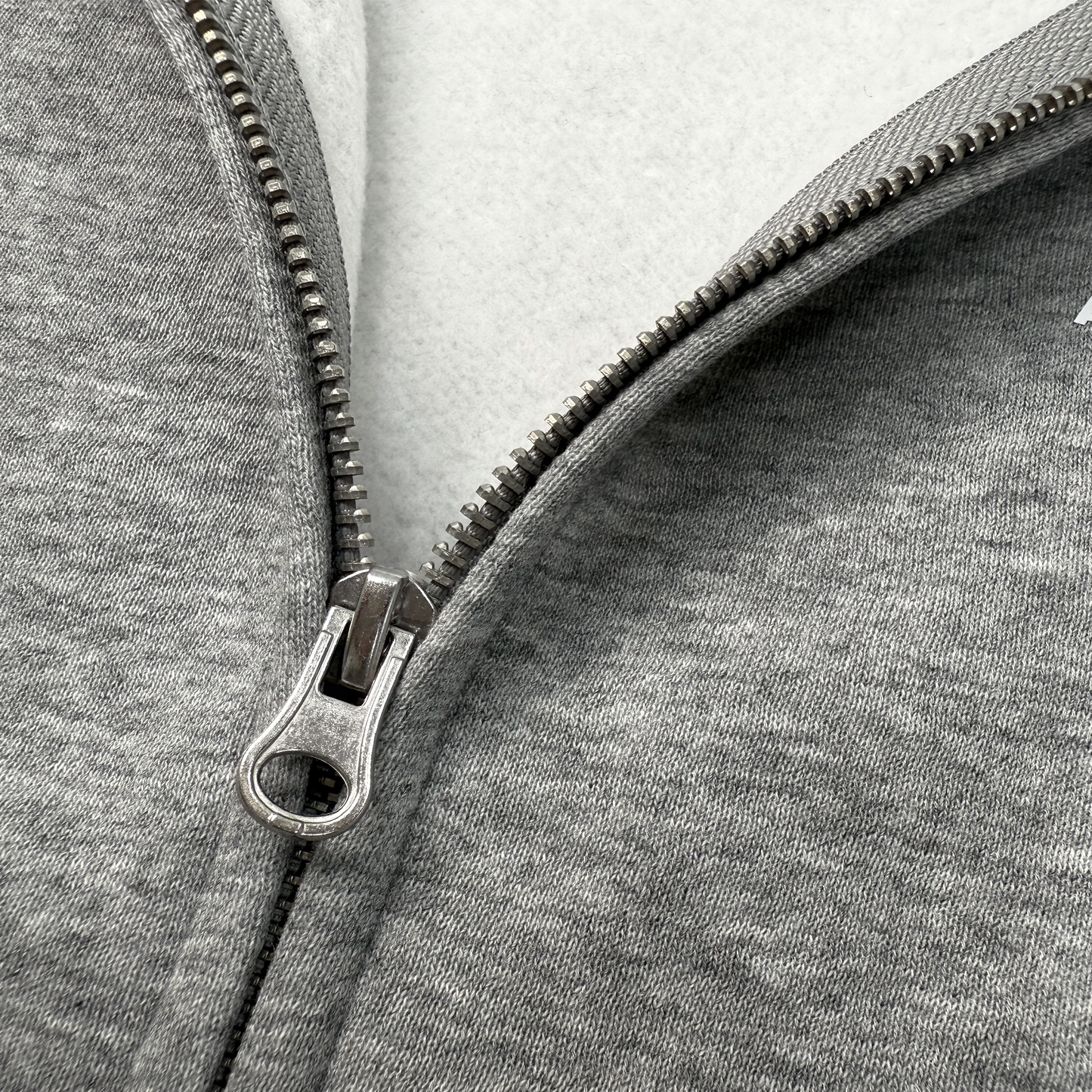 ジップアップパーカーグレー